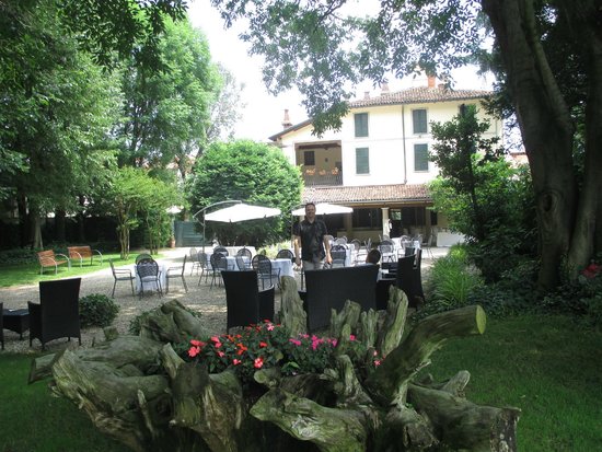 Villa Cantoni a Groppello Cairoli giardino