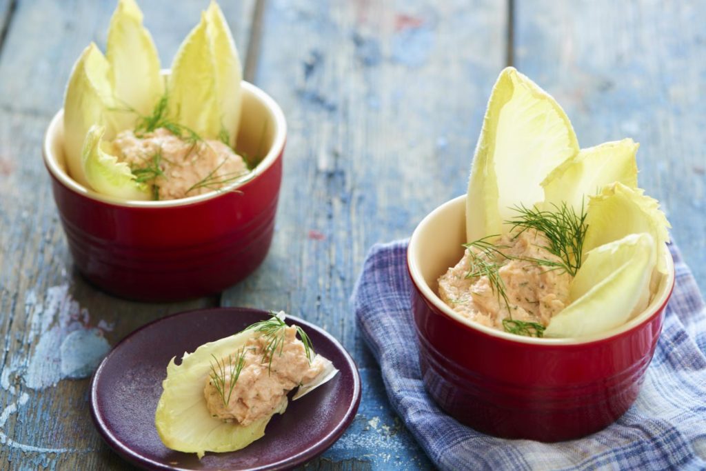 gelato gastronomico foglie di belga e humus con gelato al basilico e limone