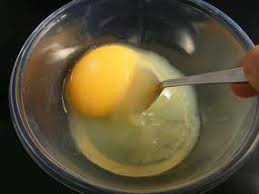 Cucina Alchemica Compatteza dell'Uovo nell'Alcool