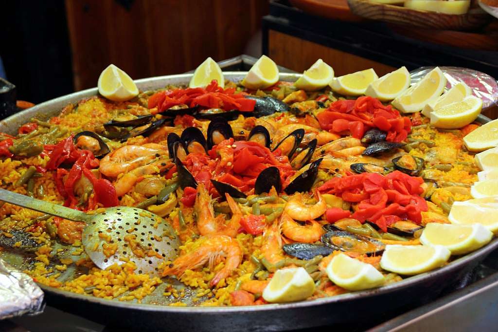 festa-spagnola-paella